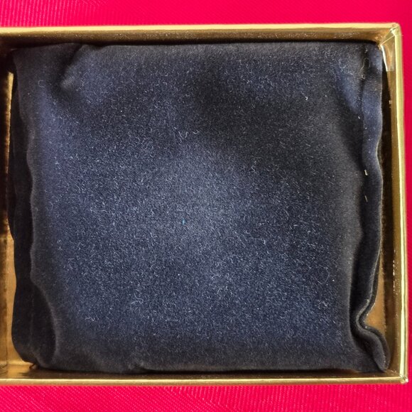 BRAND NEW, ESTE'E LAUDER, WAVES OF GOLD COMPACT LUCIDITY!!! - Picture 4 of 7